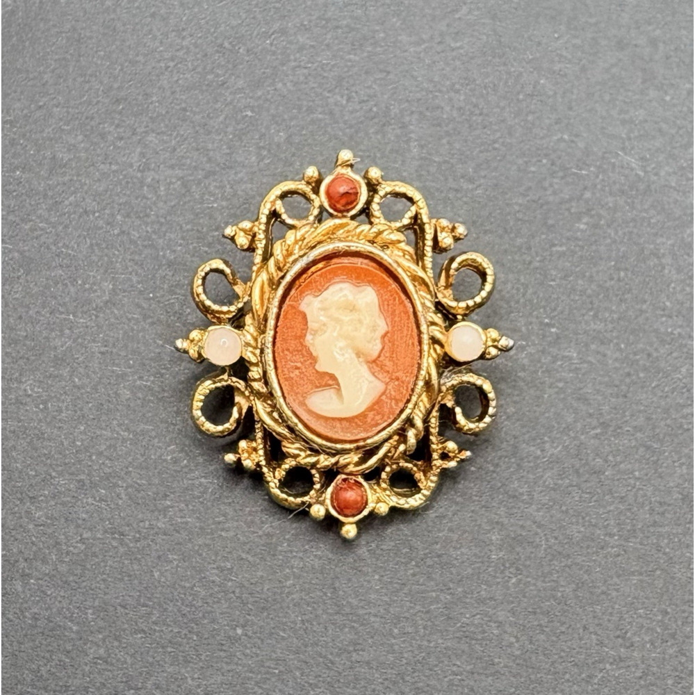 Vintage Lisner Cameo Gold Tone Scroll w/‎ Faux Pearls Brooch Pin Dainty